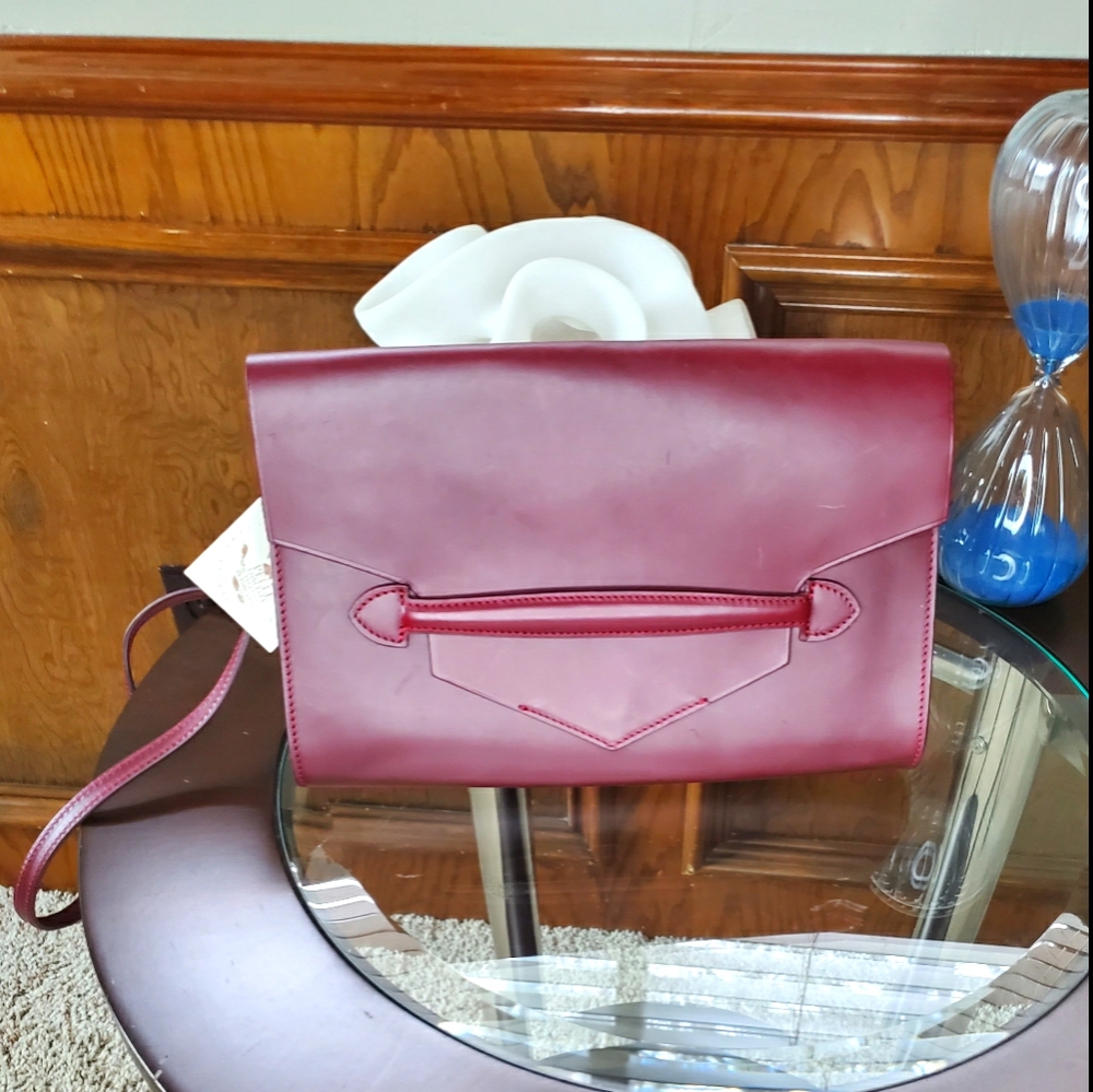 Celine Lefebure

Victoria Leather Crossbody bag